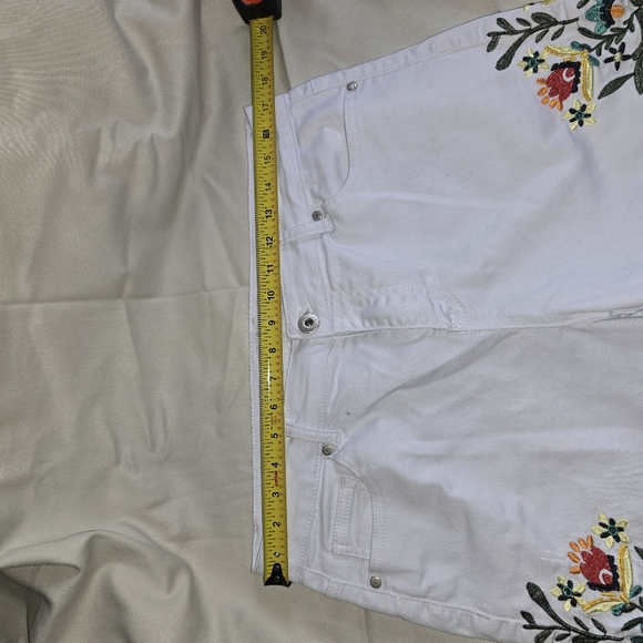 Sandpiper sz 14W White embroidered floral shorts with a boho vibe Vacation Beach - Picture 10 of 16